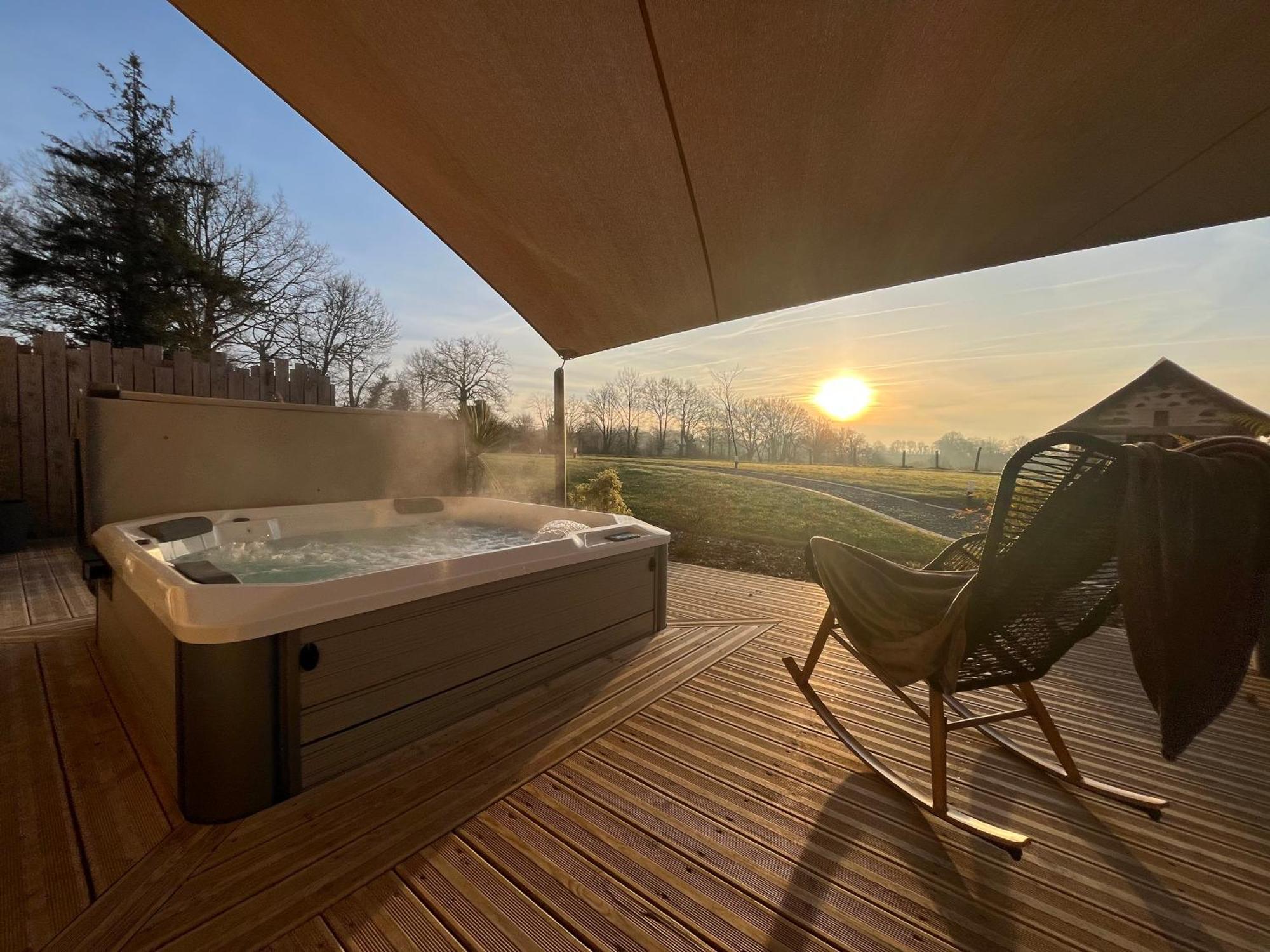 La Douce Halte - Gites Avec Spa Ou Sauna Saint-Ouen-Des-Toits Exteriör bild